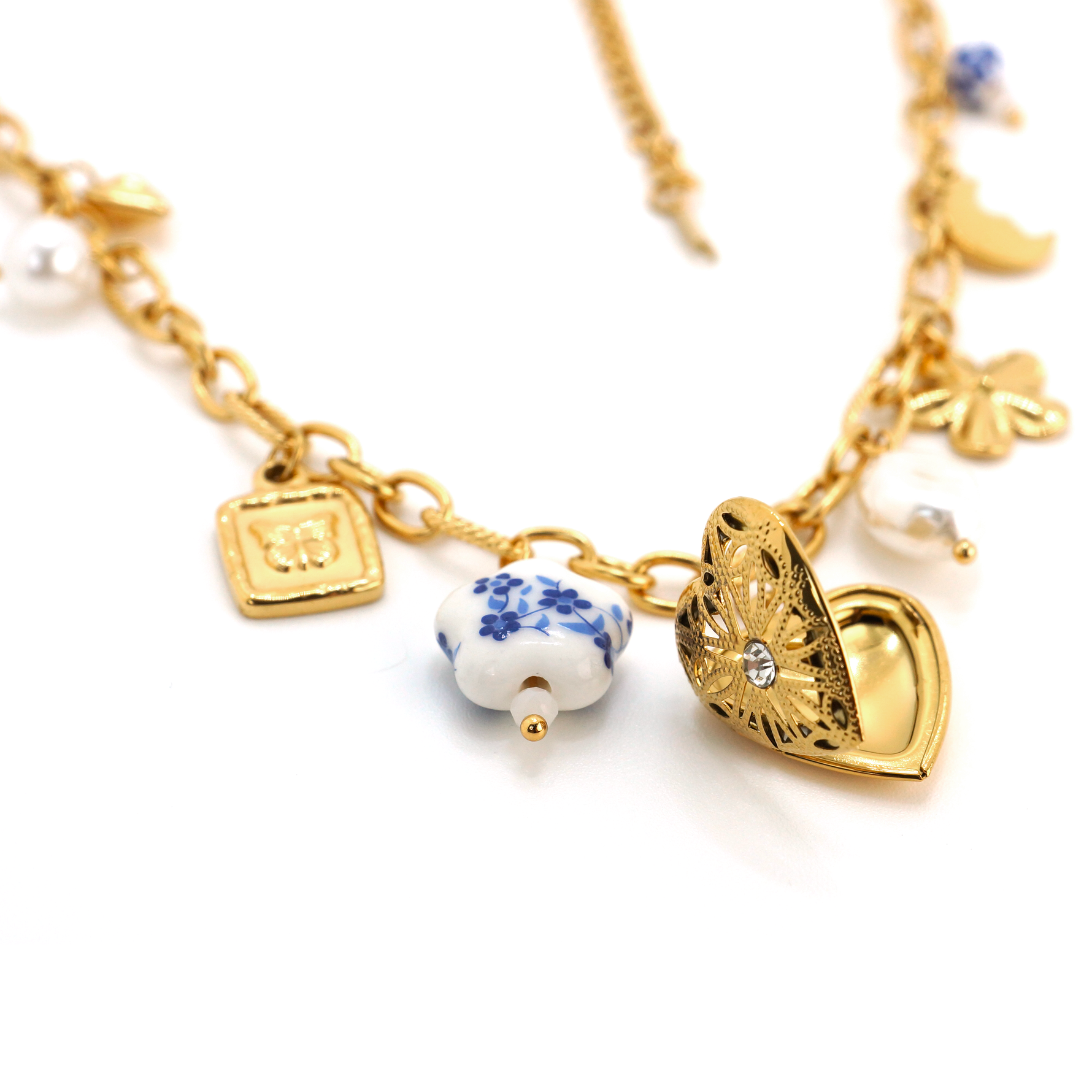 Comment sont sélectionnés les bijoux chez Moon Jewellery