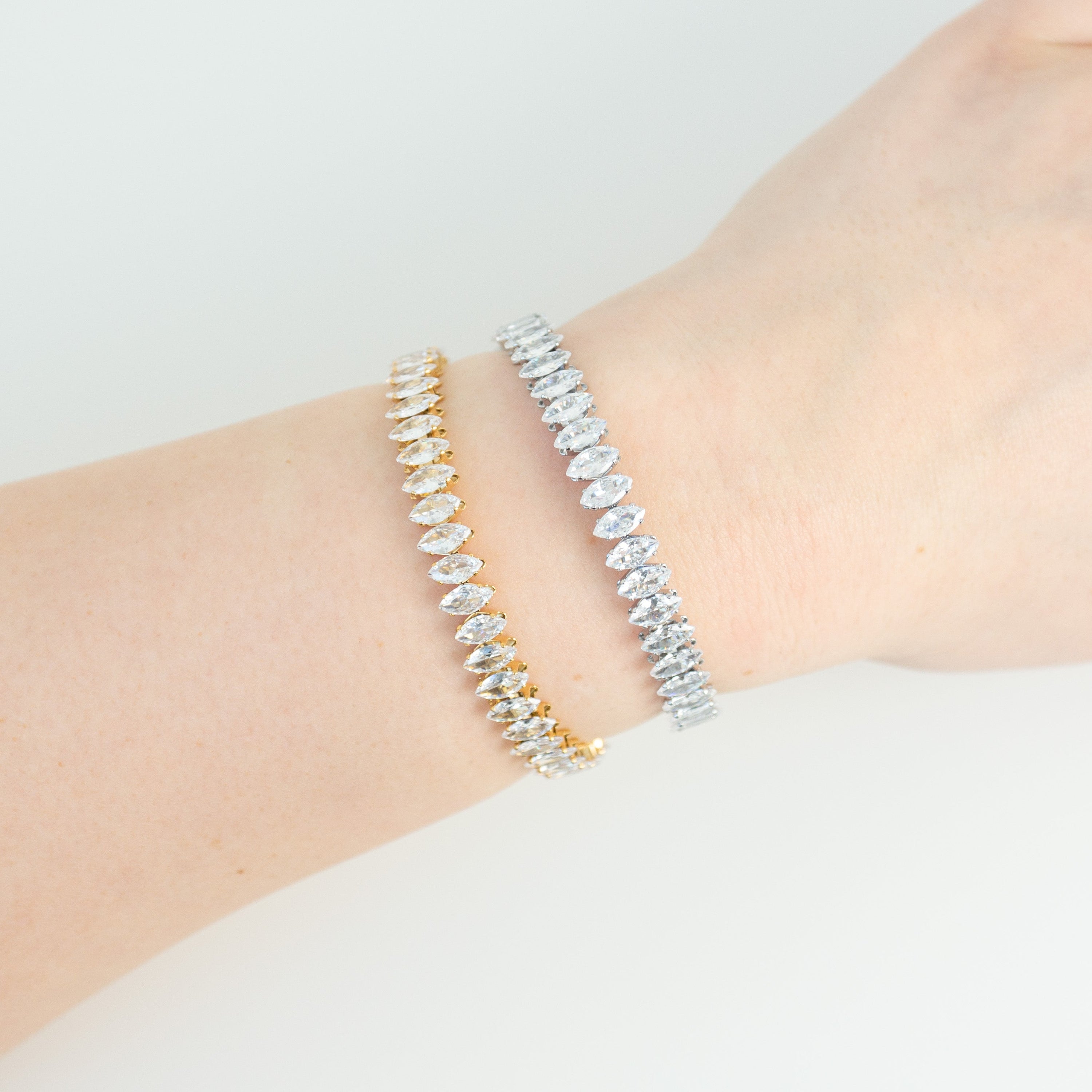 Guide d’entretien : Comment entretenir vos bijoux en acier inoxydable ? (par Moon Jewellery Boutique)